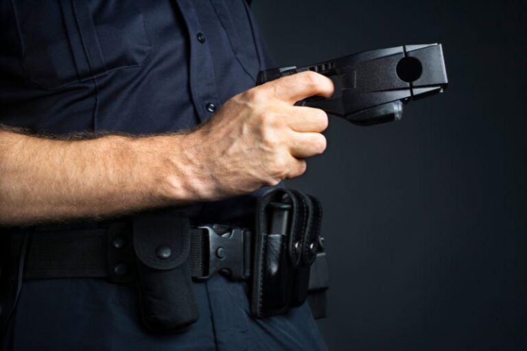 Why Situational Awareness Enhances Stun Gun Safety